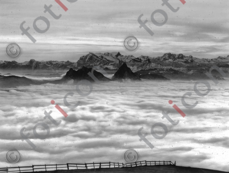Aussicht Rigi-Kulm, Nebelmeer | Prospect of Rigi-Kulm, fog (foticon-simon-021-047-sw.jpg)